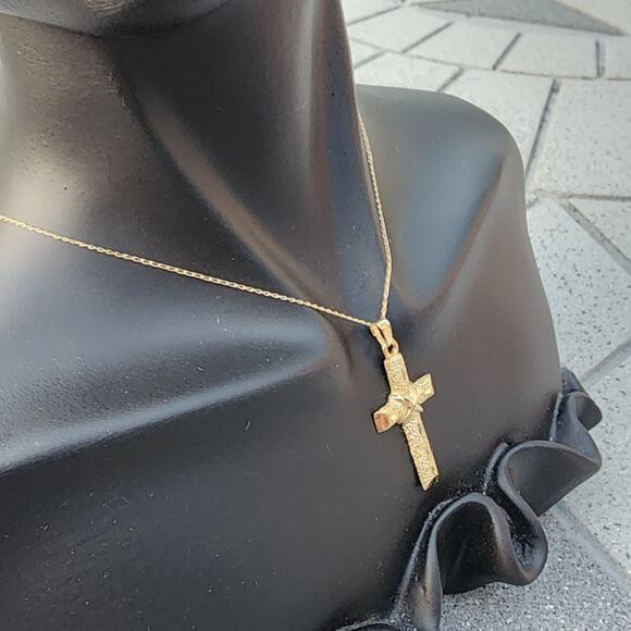 14K Yellow Gold Diamond Cut Cross Pendant Link Necklace - Picture 11 of 13